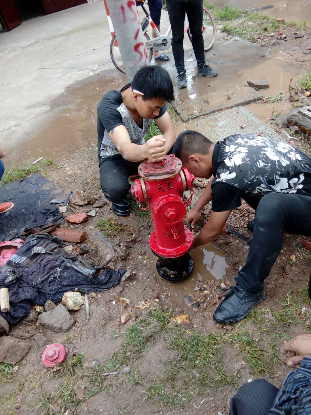 嚴(yán)查消防栓無序取水 確保居民用水正常